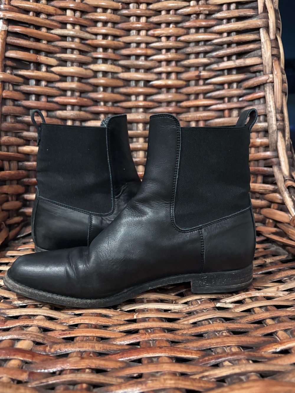 Manolo Blahnik Vintage Black Leather Chelsea Ankle Boots in size 7.5/37.5